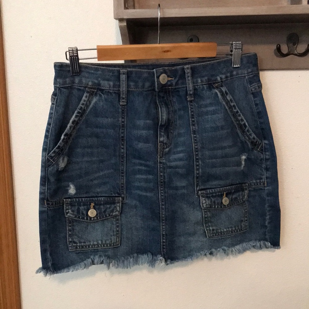 SO jean Skirt, blue, button and zipper, pockets, cutoff raw hemline, siz…